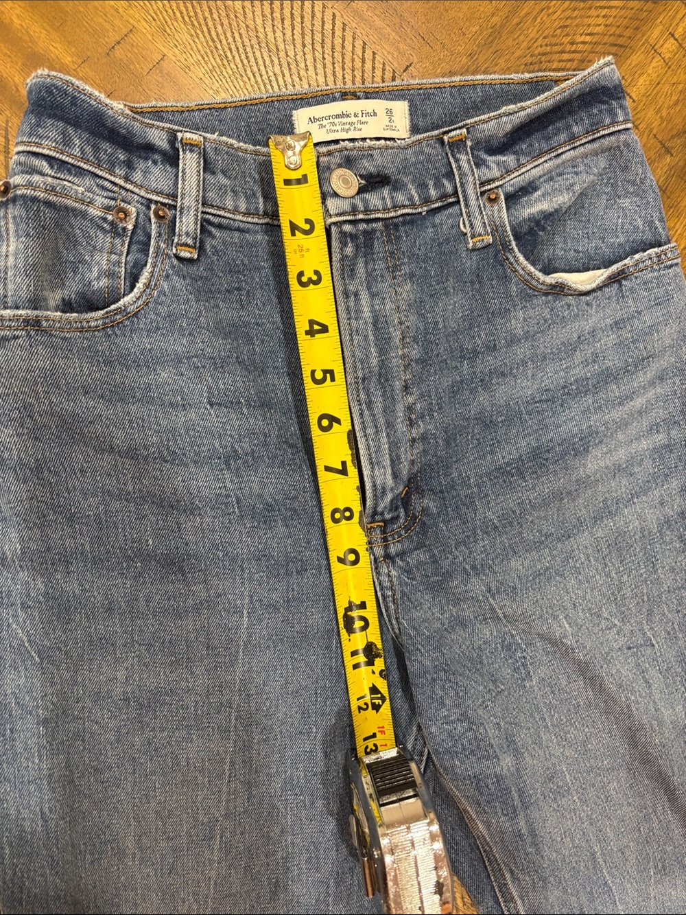 Abercrombie & Fitch Men's Medium Wash Relaxed Jeans